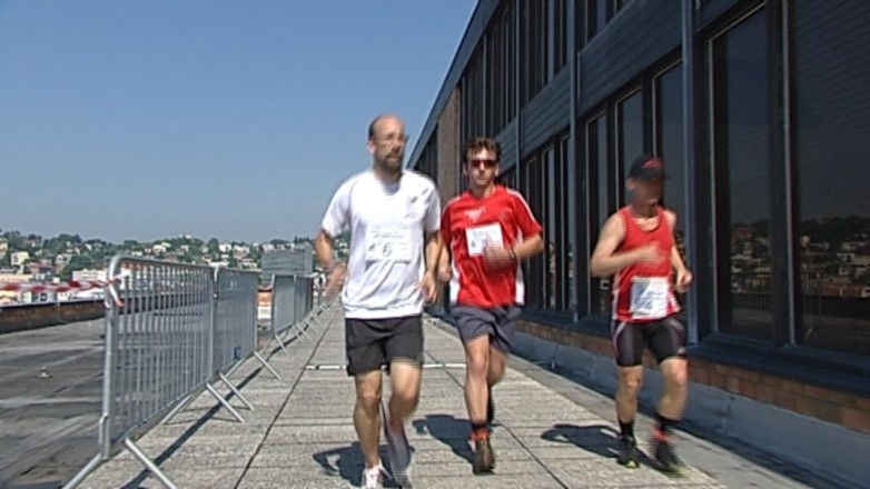 Maratón Sky Run na budove Slovenského rozhlasu